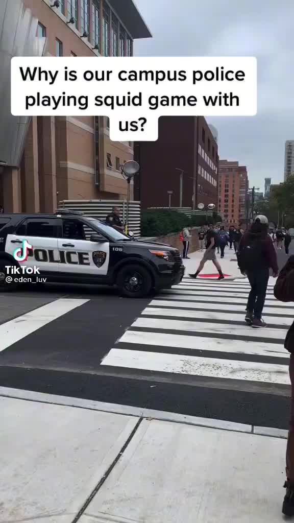 なぜ私たちのキャンパスの警察は私たちとイカゲームをしているのですか？